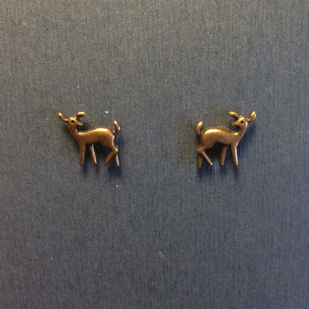 ✨NEW✨Simple dainty deer earrings